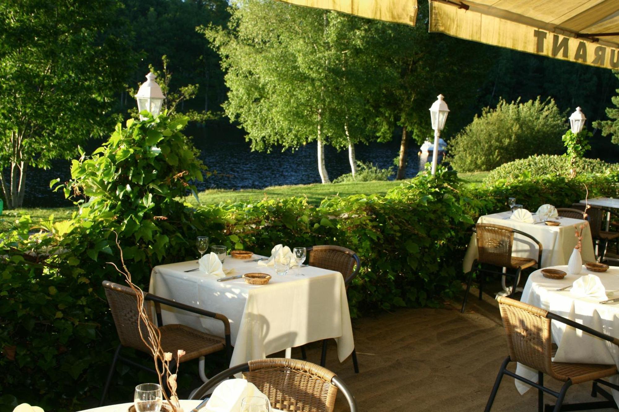Neuvic  Logis Hotel Du Lac מראה חיצוני תמונה